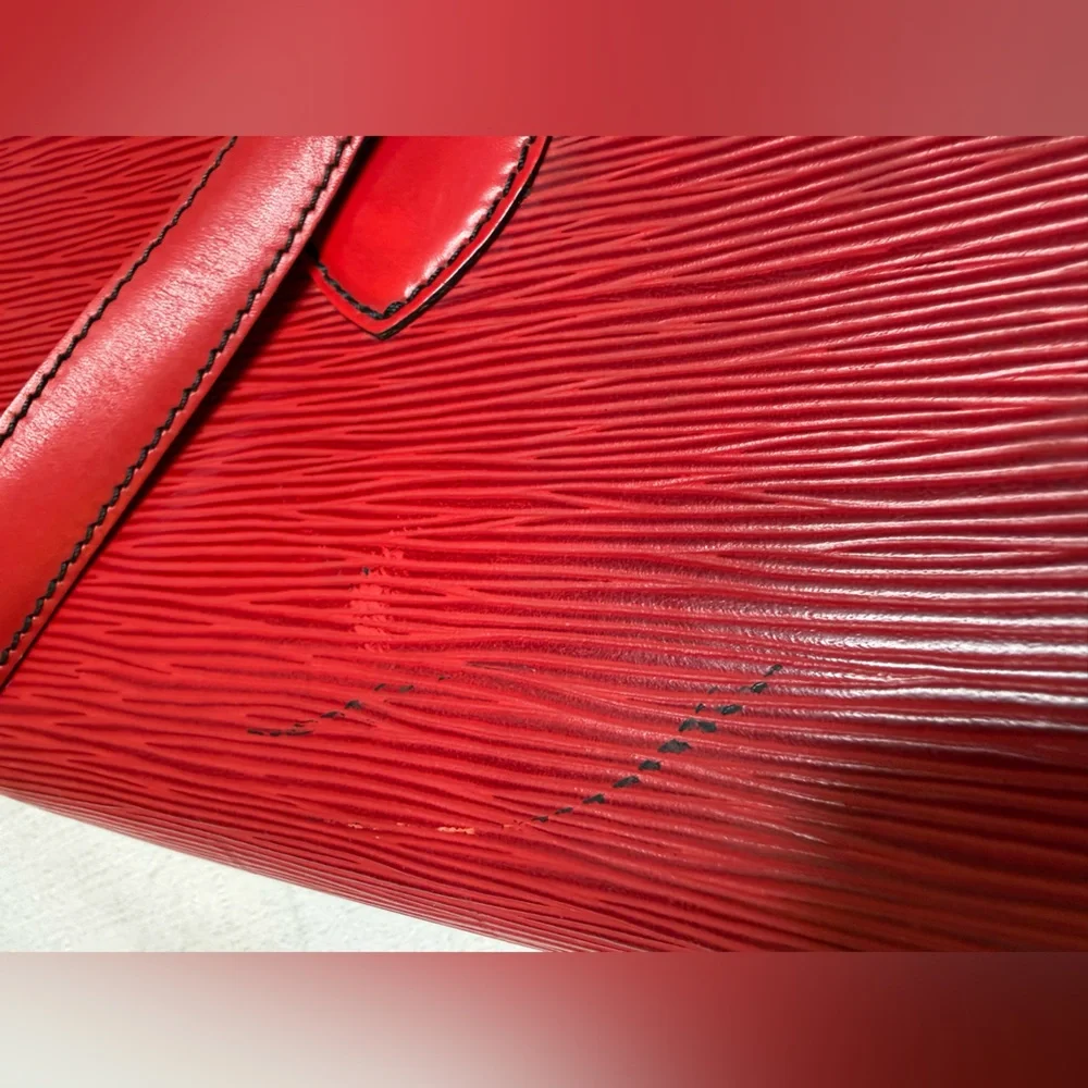 Louis Vuitton Epi Saint Cloud Red Crossbody Bag Vintage-see callouts